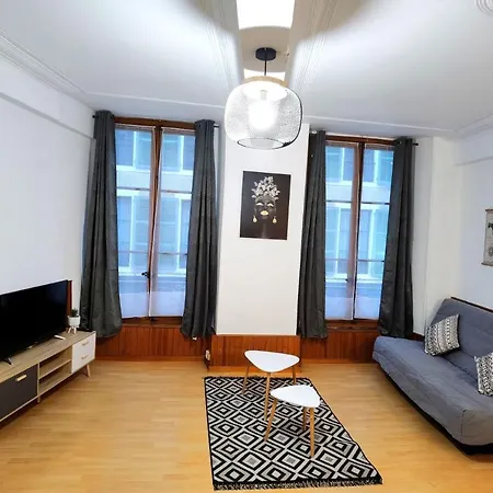 Charmant T2 Meuble Quartier Chateau De Pau Exterior photo